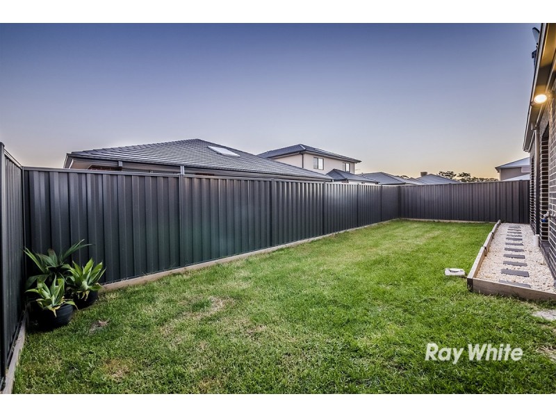 7 Tinnadice Road, Cranbourne East VIC 3977