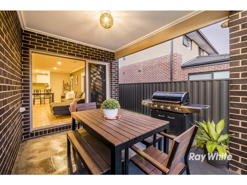 7 Tinnadice Road, Cranbourne East VIC 3977