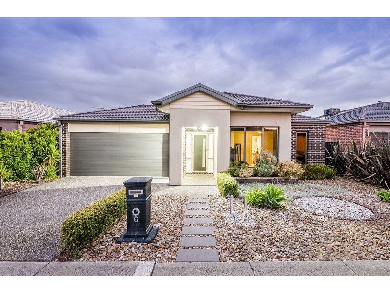 6 Sagan Drive, Cranbourne North VIC 3977