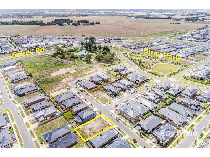 29 Flagstaff Crescent, Clyde North VIC 3978