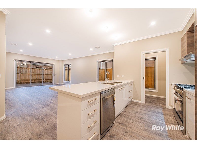 5 Symons Street, Cranbourne East VIC 3977