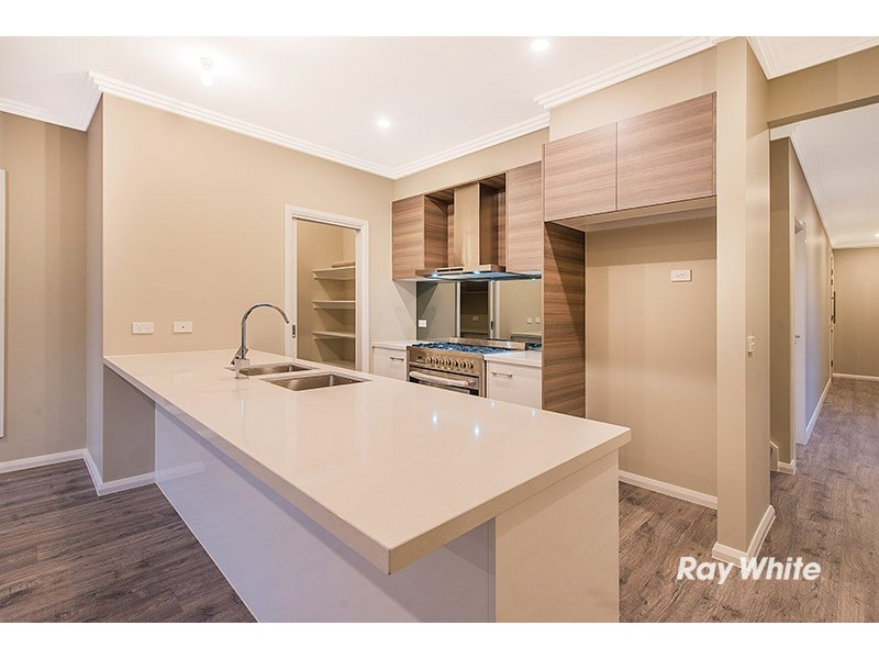 5 Symons Street, Cranbourne East VIC 3977