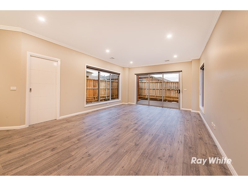 5 Symons Street, Cranbourne East VIC 3977