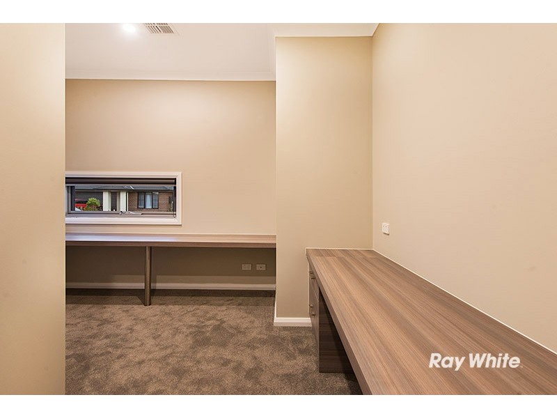 5 Symons Street, Cranbourne East VIC 3977