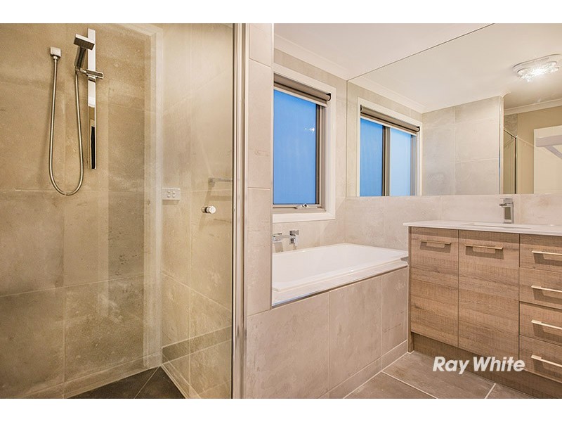 5 Symons Street, Cranbourne East VIC 3977