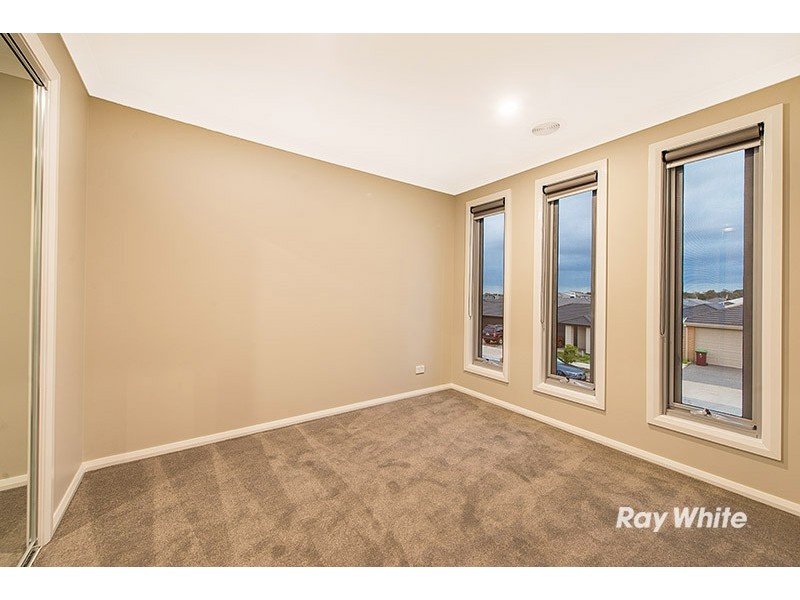 5 Symons Street, Cranbourne East VIC 3977