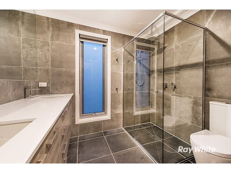 5 Symons Street, Cranbourne East VIC 3977