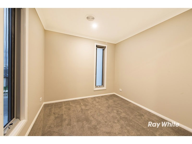 5 Symons Street, Cranbourne East VIC 3977