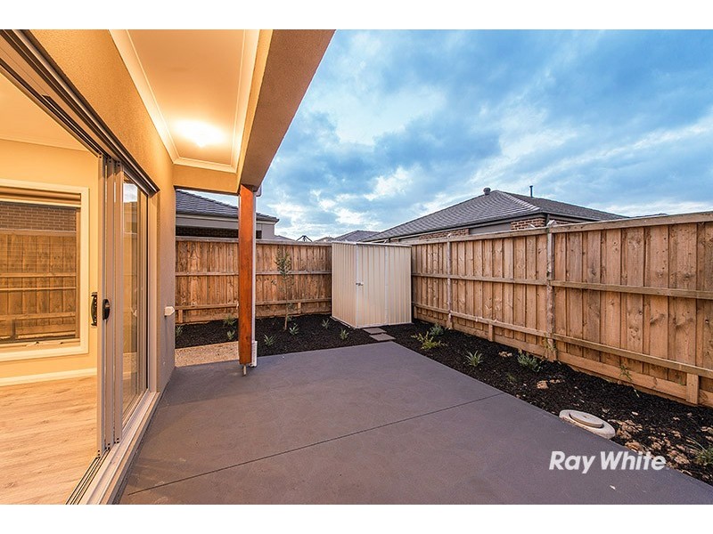 5 Symons Street, Cranbourne East VIC 3977