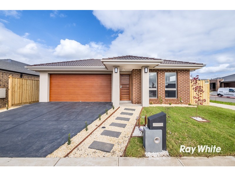 2 Owlcat Avenue, Clyde North VIC 3978
