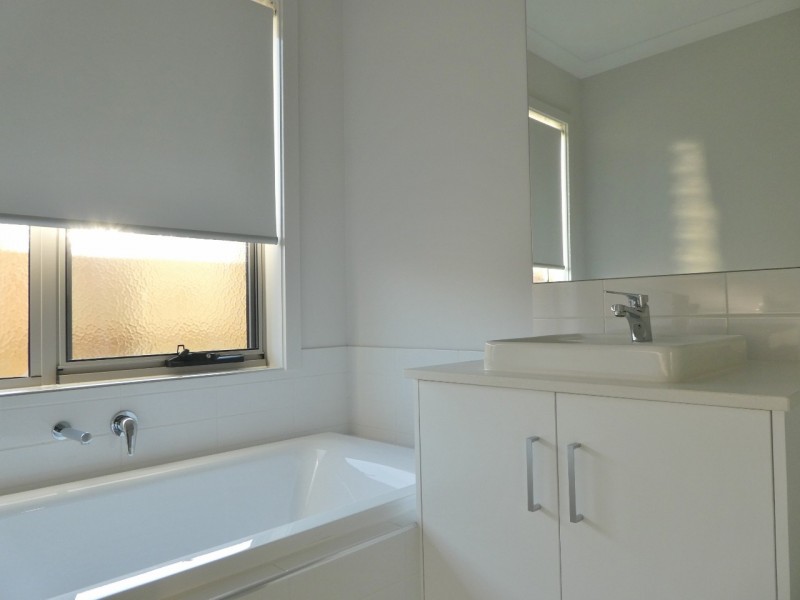 2 Owlcat Avenue, Clyde North VIC 3978