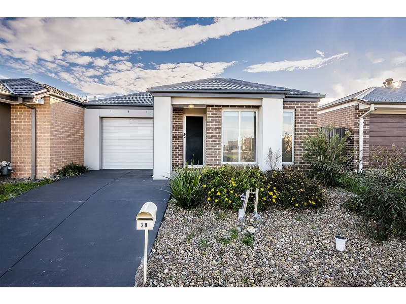 28 Parkhurst Drive, Cranbourne East VIC 3977