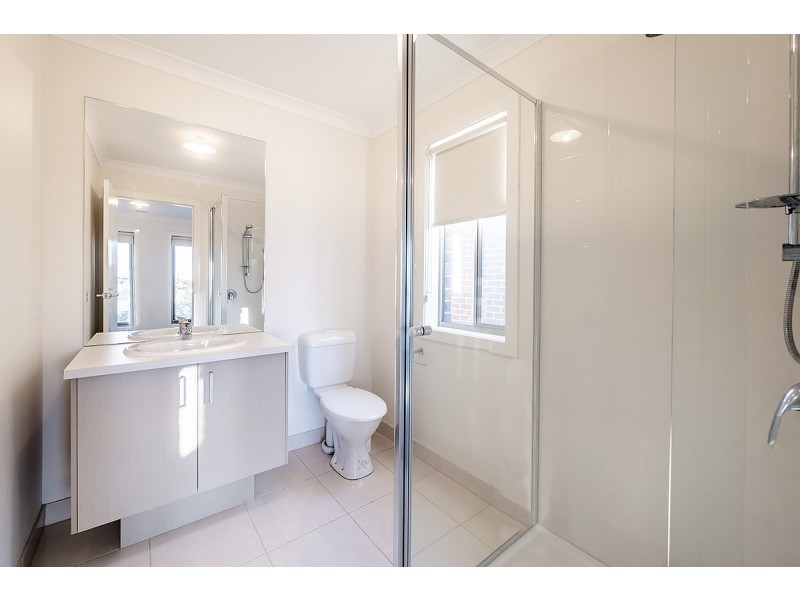 28 Parkhurst Drive, Cranbourne East VIC 3977