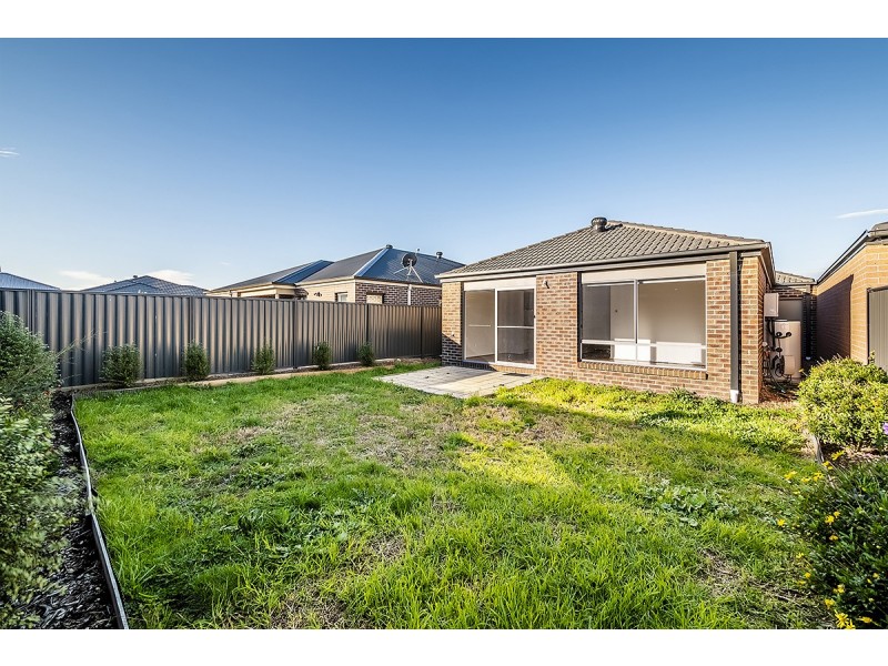 28 Parkhurst Drive, Cranbourne East VIC 3977