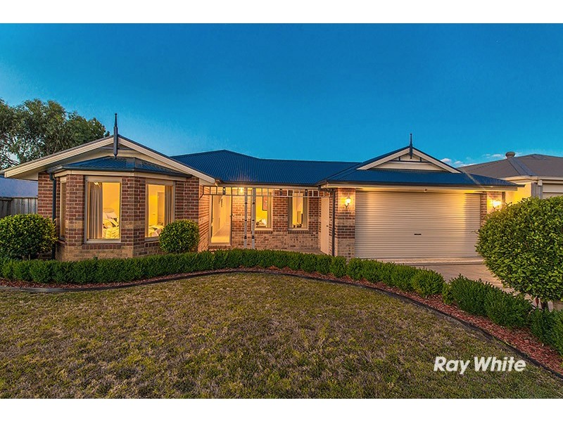 12 Durnoch Place, Cranbourne VIC 3977