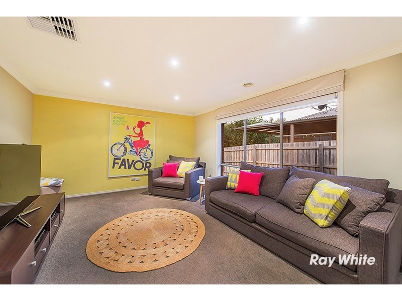 12 Durnoch Place, Cranbourne VIC 3977