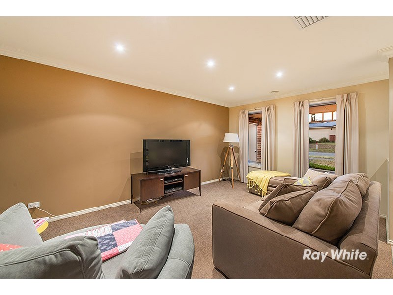 12 Durnoch Place, Cranbourne VIC 3977