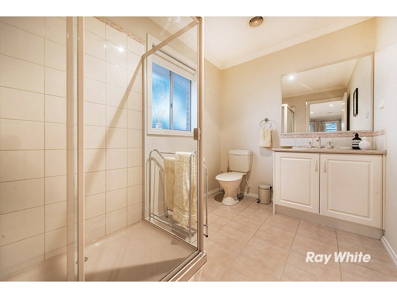 12 Durnoch Place, Cranbourne VIC 3977