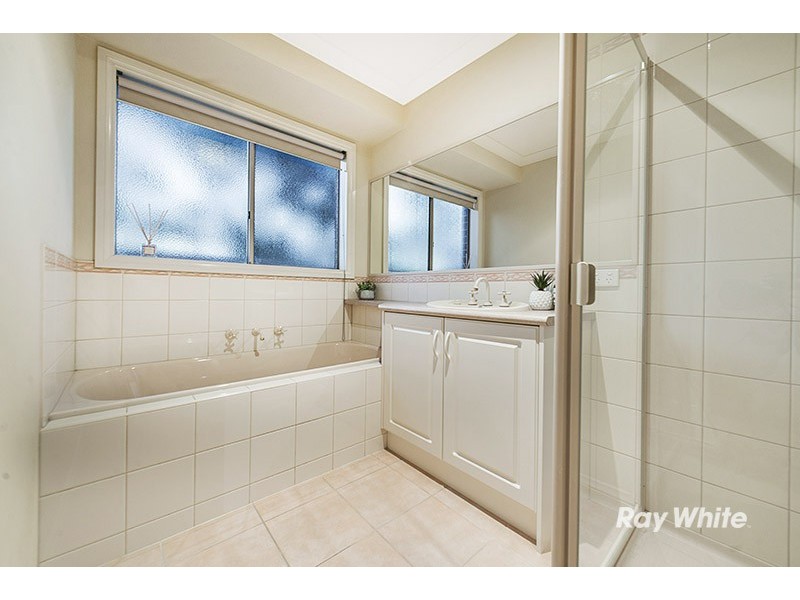 12 Durnoch Place, Cranbourne VIC 3977