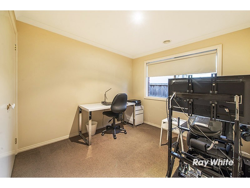 12 Durnoch Place, Cranbourne VIC 3977