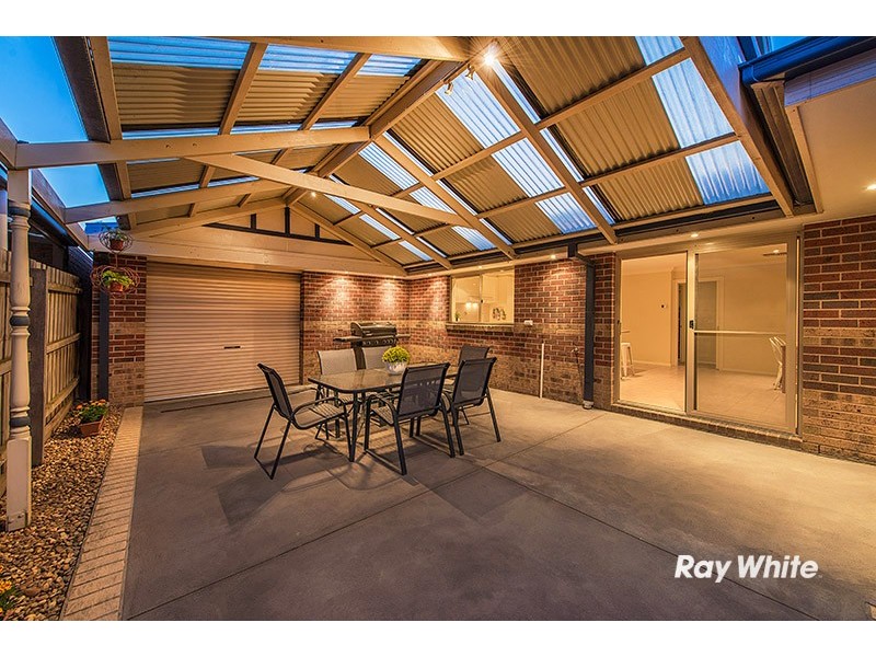 12 Durnoch Place, Cranbourne VIC 3977