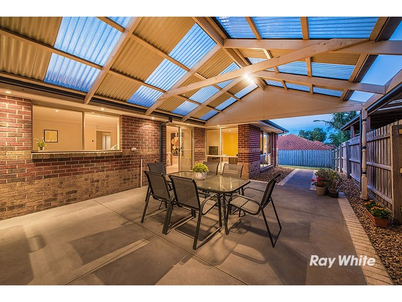 12 Durnoch Place, Cranbourne VIC 3977