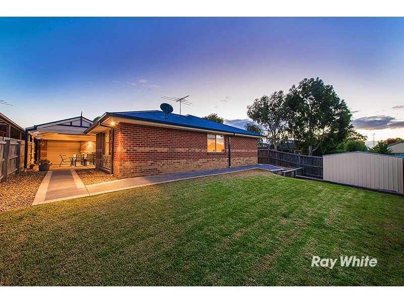 12 Durnoch Place, Cranbourne VIC 3977