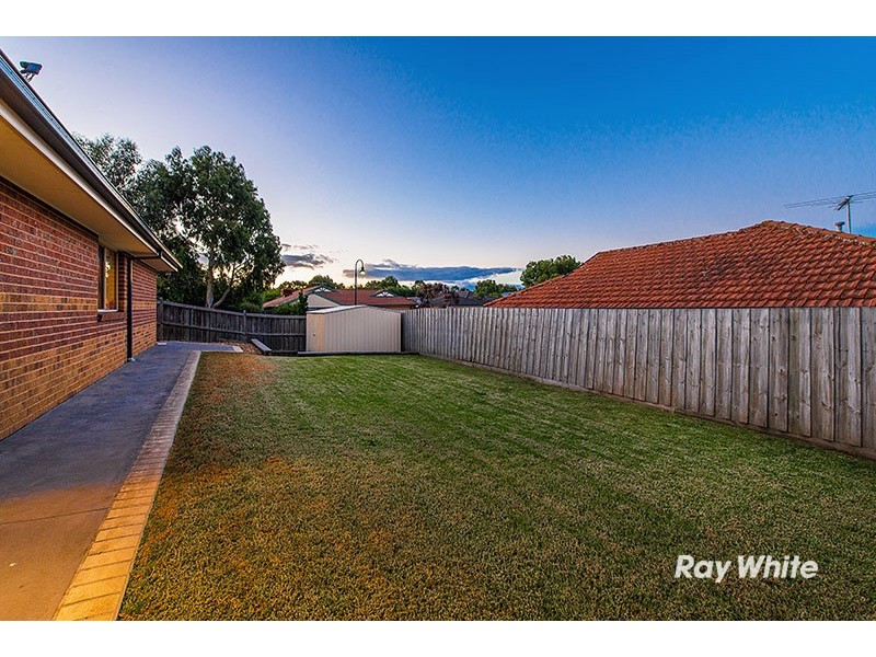 12 Durnoch Place, Cranbourne VIC 3977