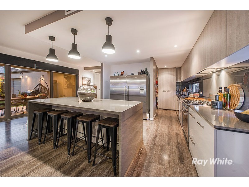 73 Linden Tree Way, Cranbourne North VIC 3977
