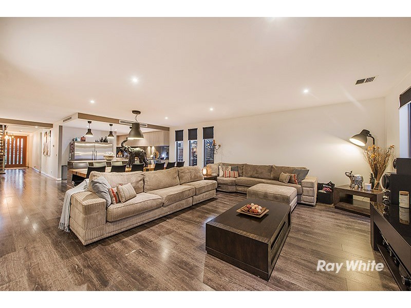 73 Linden Tree Way, Cranbourne North VIC 3977