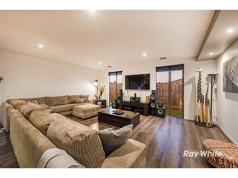 73 Linden Tree Way, Cranbourne North VIC 3977