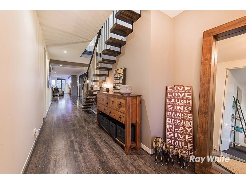 73 Linden Tree Way, Cranbourne North VIC 3977