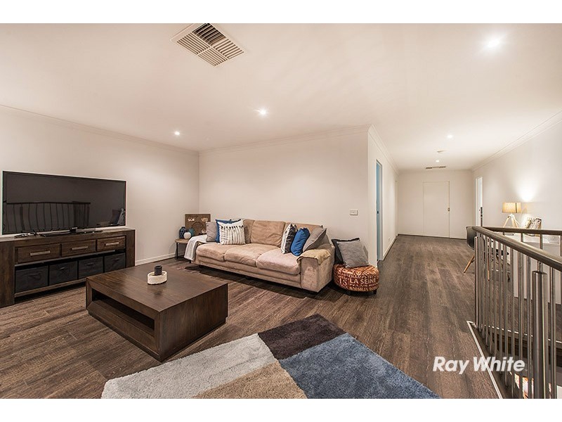 73 Linden Tree Way, Cranbourne North VIC 3977