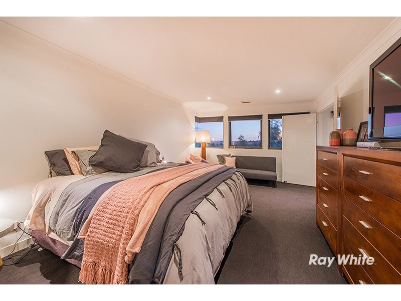 73 Linden Tree Way, Cranbourne North VIC 3977