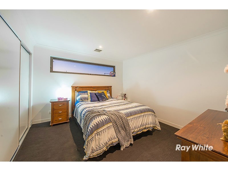 73 Linden Tree Way, Cranbourne North VIC 3977