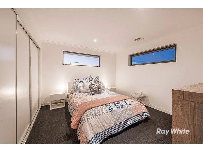 73 Linden Tree Way, Cranbourne North VIC 3977