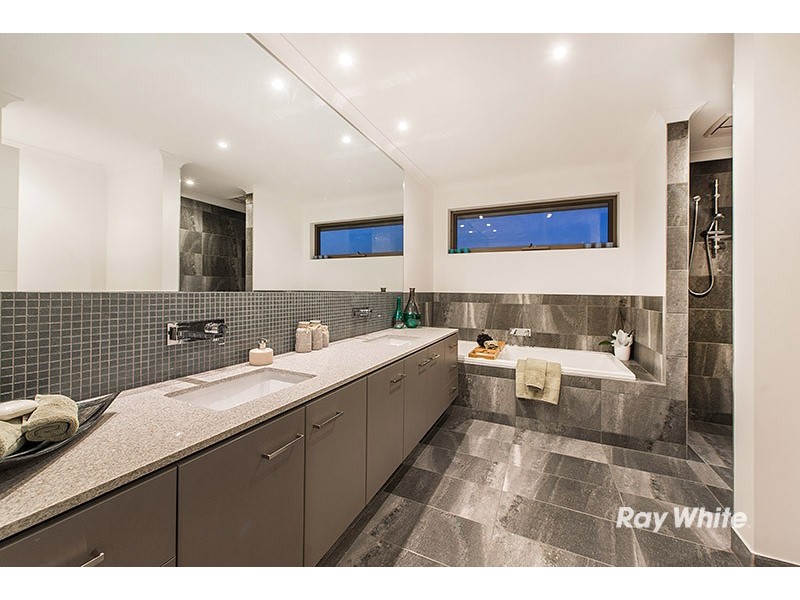 73 Linden Tree Way, Cranbourne North VIC 3977
