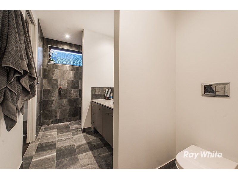 73 Linden Tree Way, Cranbourne North VIC 3977