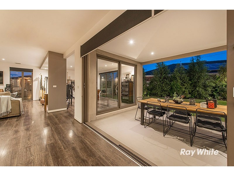 73 Linden Tree Way, Cranbourne North VIC 3977