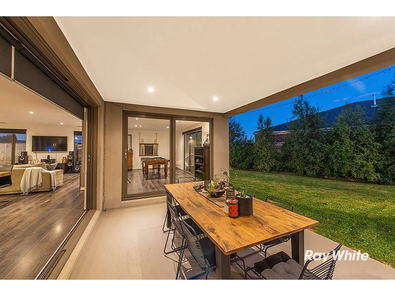 73 Linden Tree Way, Cranbourne North VIC 3977