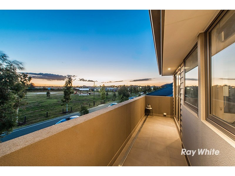 73 Linden Tree Way, Cranbourne North VIC 3977