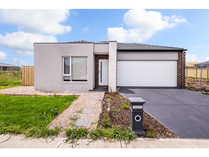67 Villager Street, Cranbourne East VIC 3977
