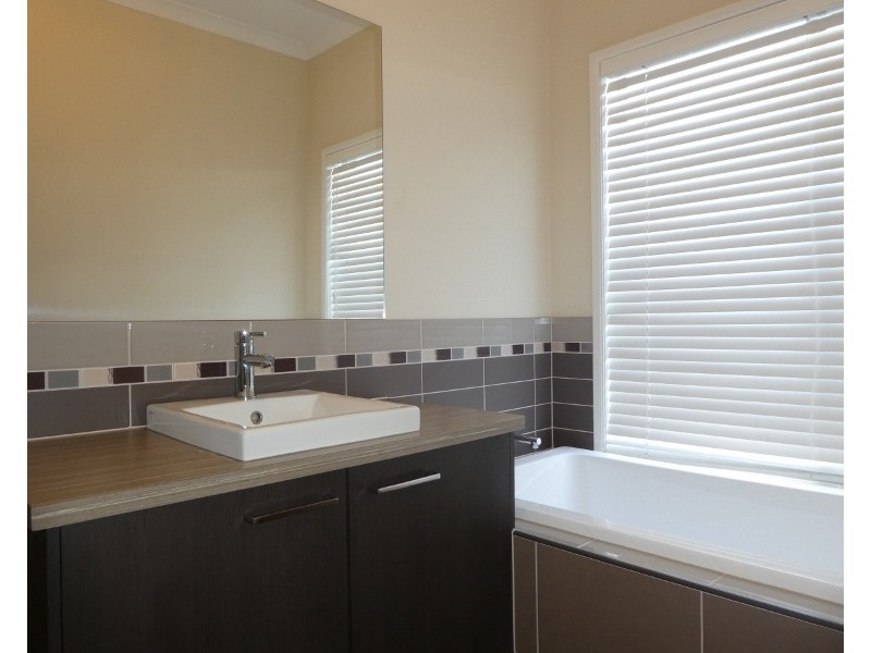 17 Kess Grove, Lyndhurst VIC 3975