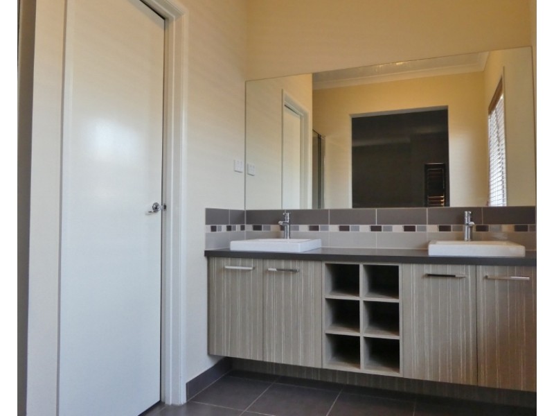 17 Kess Grove, Lyndhurst VIC 3975