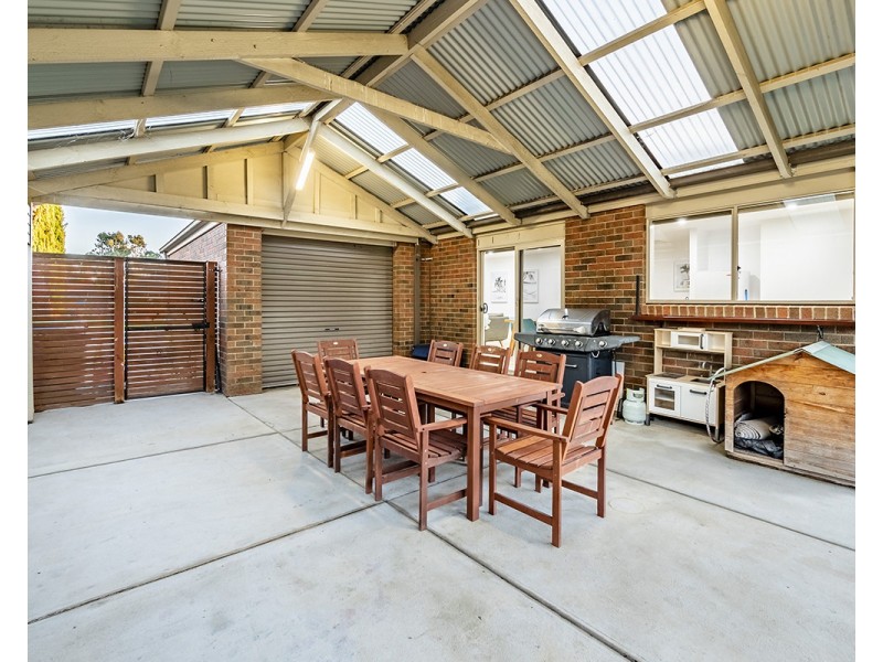 8 Faith Court, Cranbourne West VIC 3977