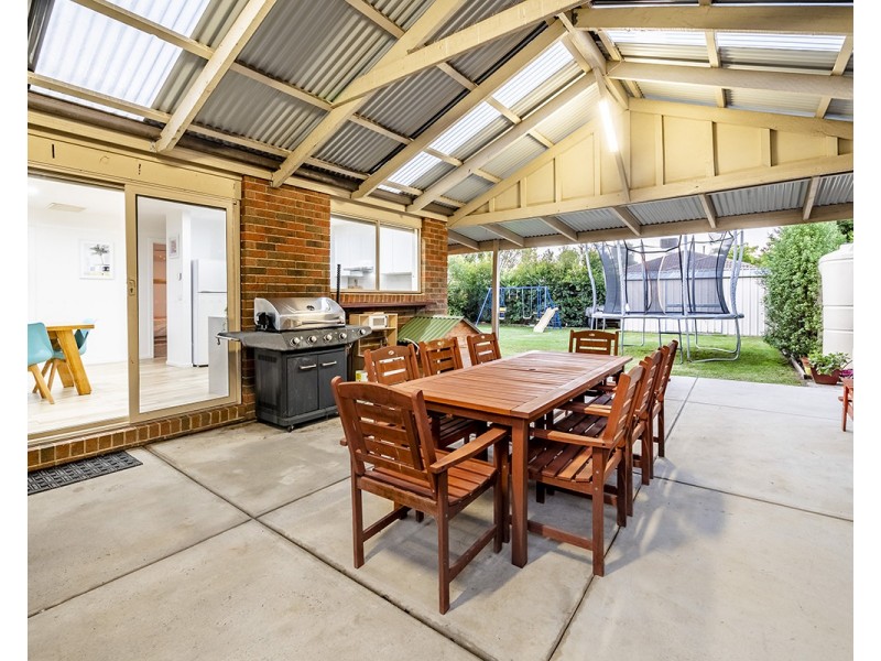 8 Faith Court, Cranbourne West VIC 3977