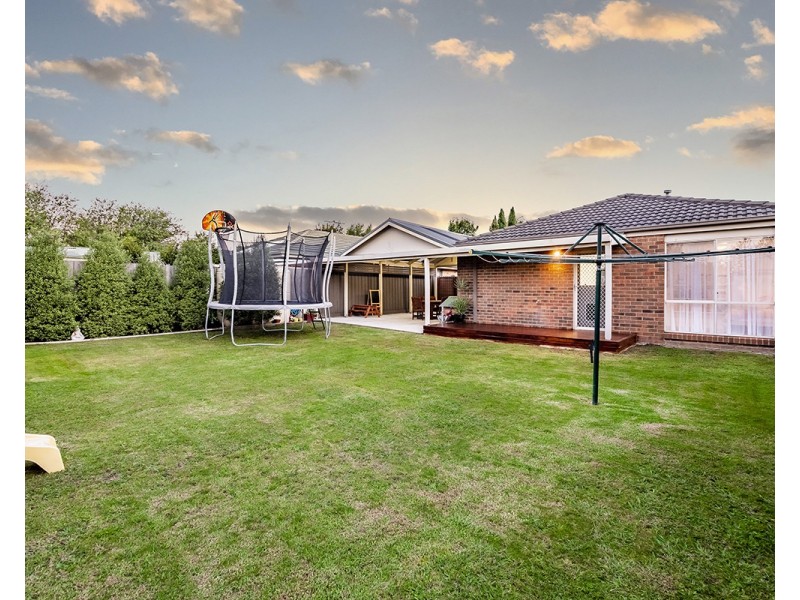 8 Faith Court, Cranbourne West VIC 3977