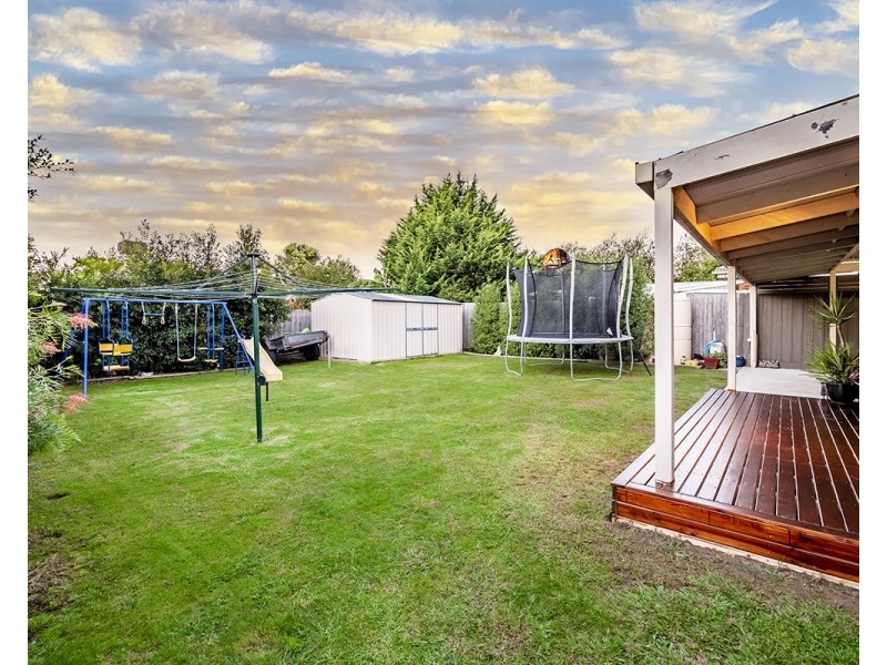 8 Faith Court, Cranbourne West VIC 3977