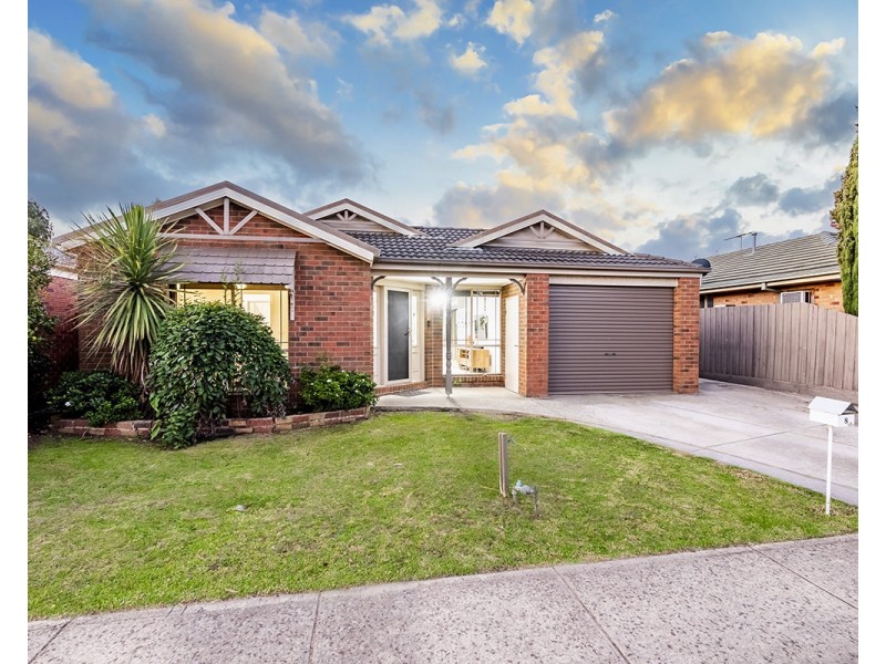 8 Faith Court, Cranbourne West VIC 3977