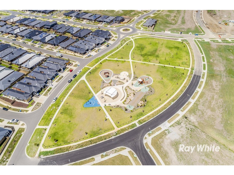 9 Highclere Drive, Clyde VIC 3978